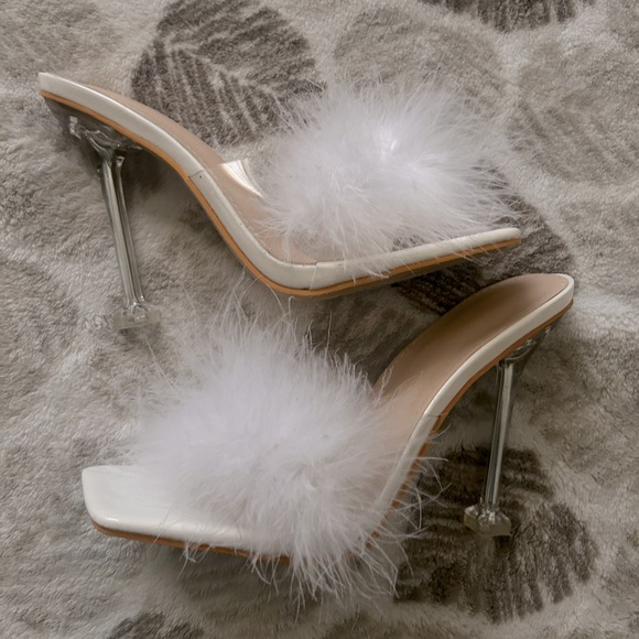 Shoes - Elegant White Feathered Women's Heels